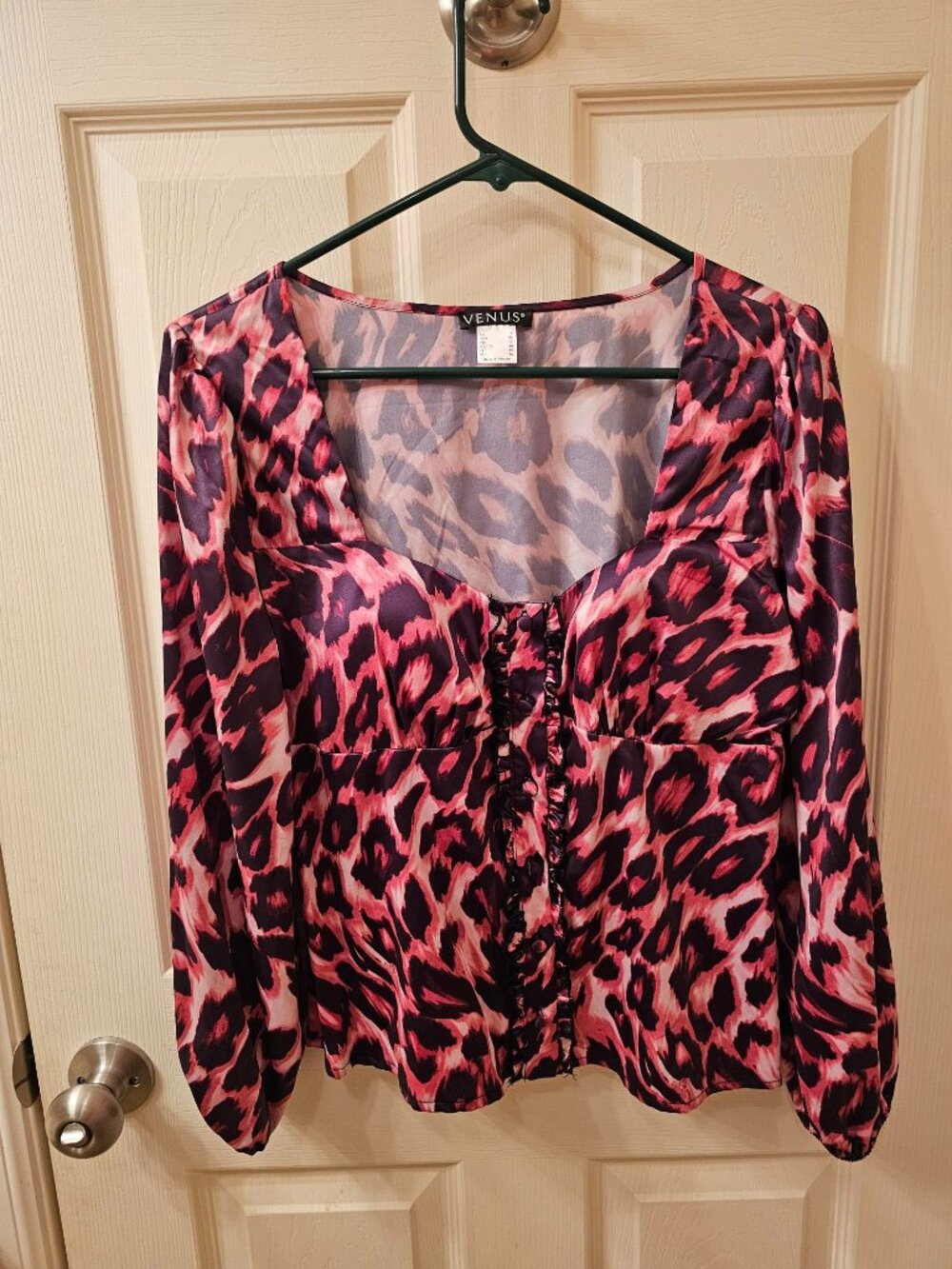 NWOT Venus Size 6 Pink Leopard Satin Blouse